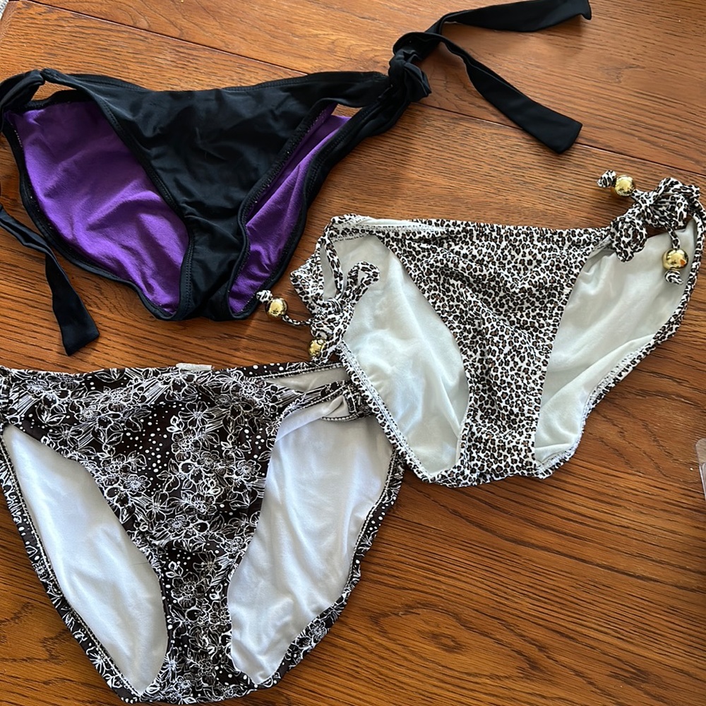 3 pairs bikini bottoms Medium